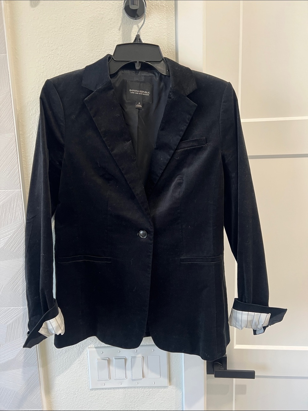 EUC Banana Republic Black Velvet One-Button Blazer
